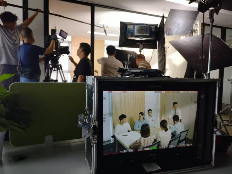 大安市TVC拍摄公司：科技产品视觉化大师，诠释未来感与功能美学