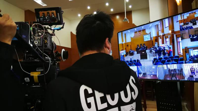 AI生成VS人工创意——大安市广告片拍摄公司的技术浪漫主义实践